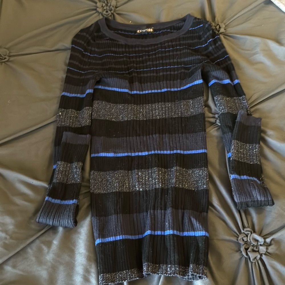 Black and blue sweater top